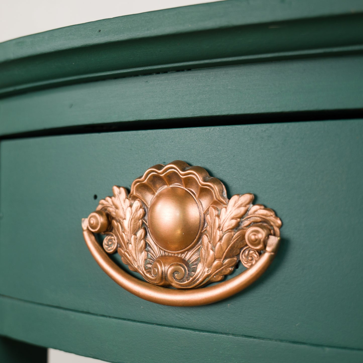 Vintage Green & Copper Oval Table – Upcycled in Botanical Elegance
