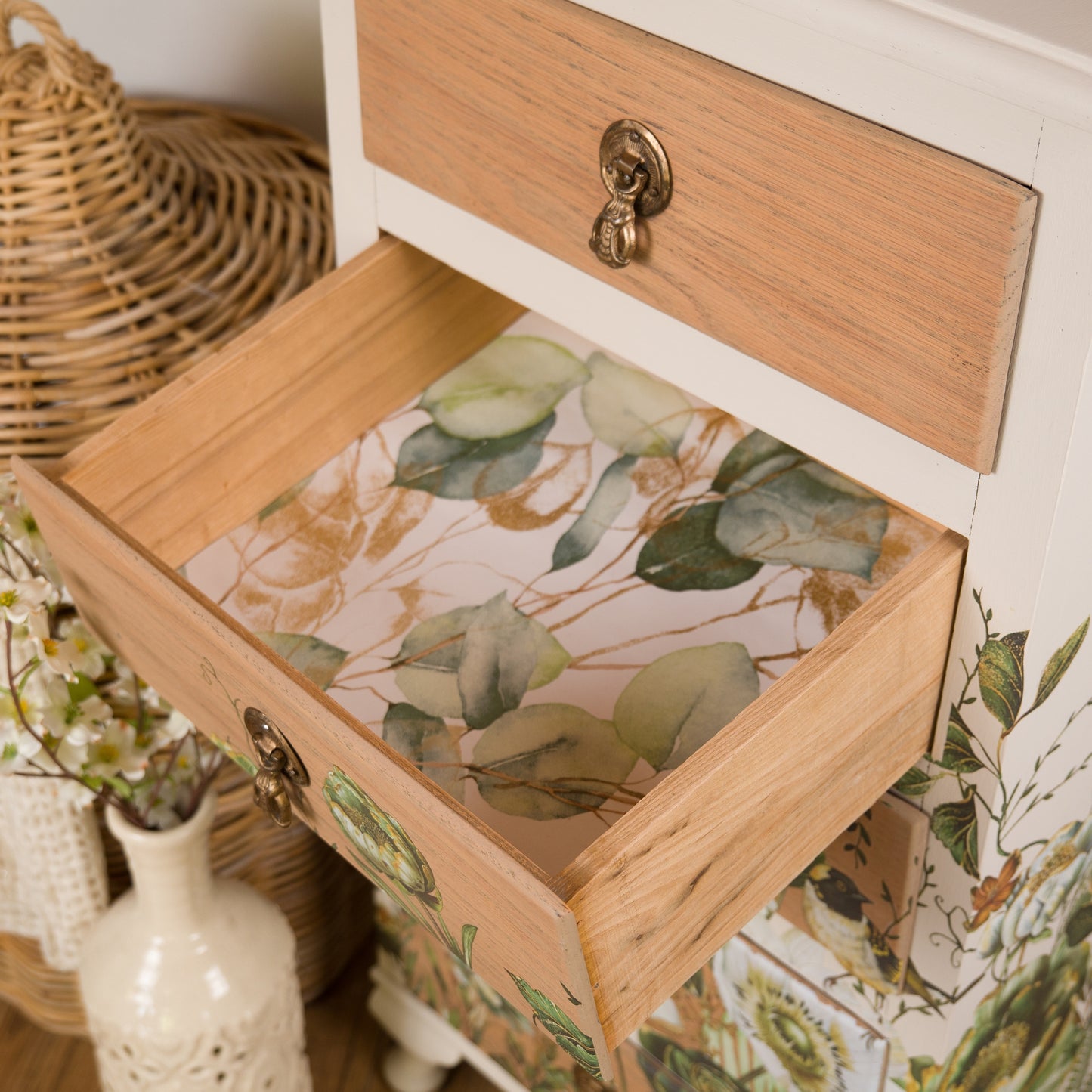 Hand-Painted Oak Chest of Drawers with Floral Accents – Unique Upcycled Vintage Furniture