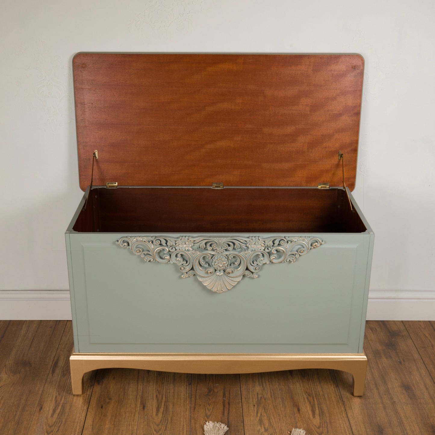 Upcycled Stag Minstrel Blanket Box – Oxford Fog, WoodUbend Carving & Pale Gold Accents