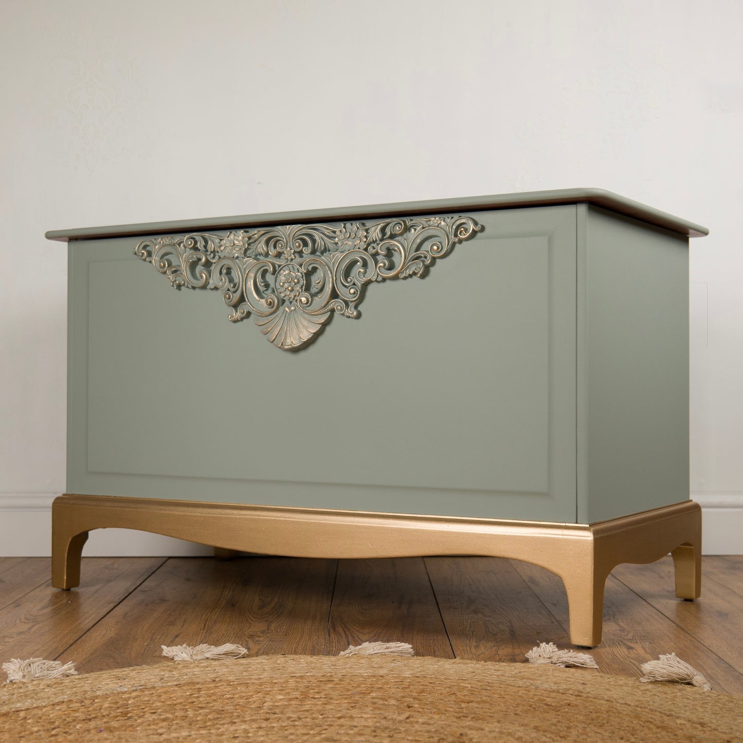 Upcycled Stag Minstrel Blanket Box – Oxford Fog, WoodUbend Carving & Pale Gold Accents