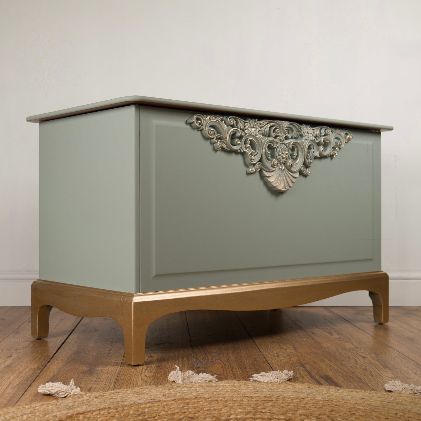 Upcycled Stag Minstrel Blanket Box – Oxford Fog, WoodUbend Carving & Pale Gold Accents